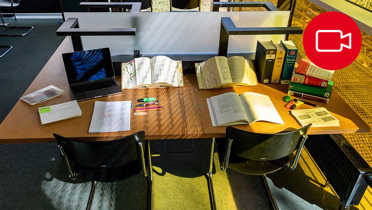 Arbeitsplatz in der Zentralbibliothek Recht