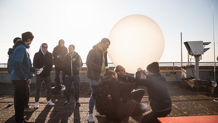 Arbeit mit einem Wetterbalon