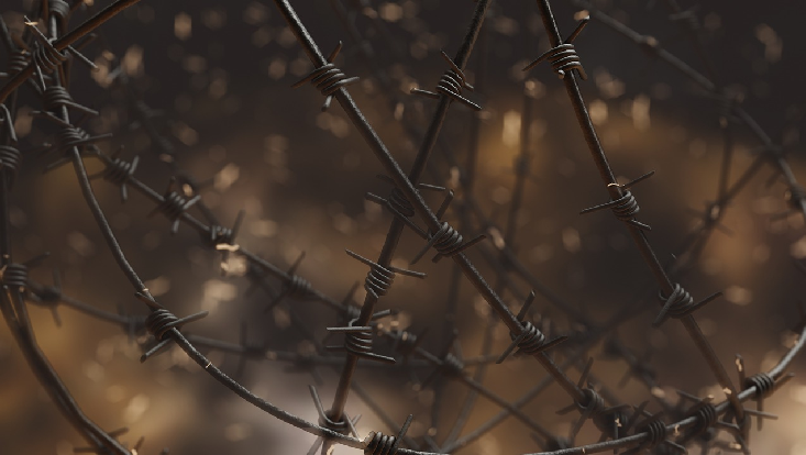 Stacheldraht vor dunklem Hintergrund