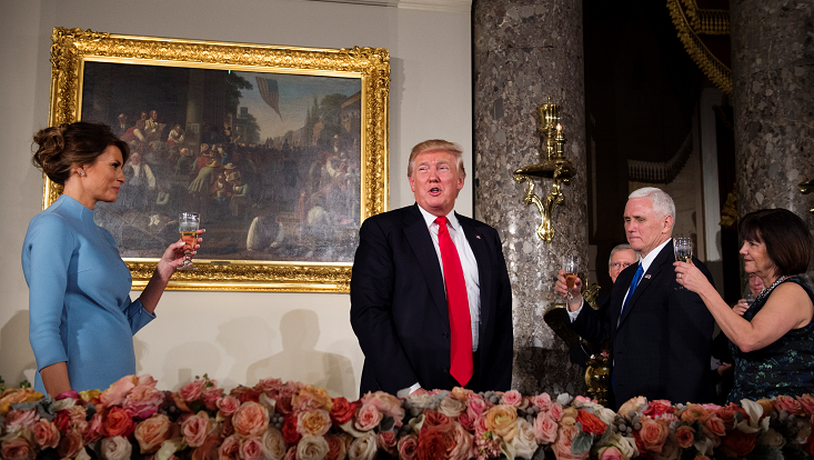 Atrium des Westflügels, Blick vom Treppenaufgang auf den Eingang