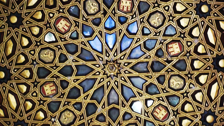 Kuppel mit Glaselementen