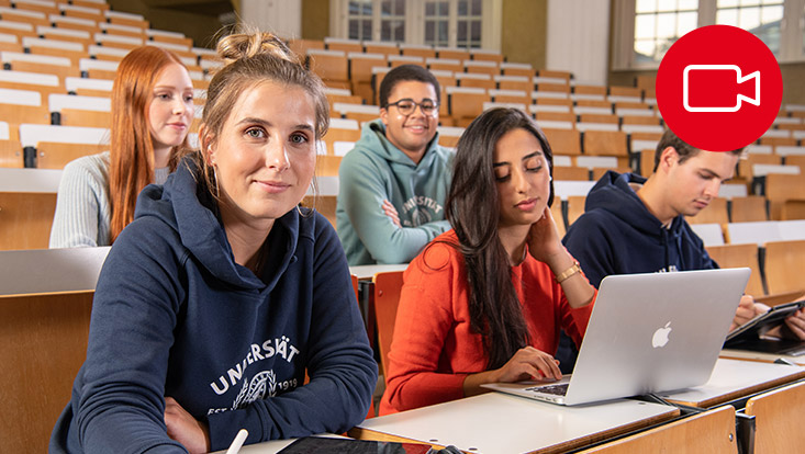 Junge Menschen im Hörsaal